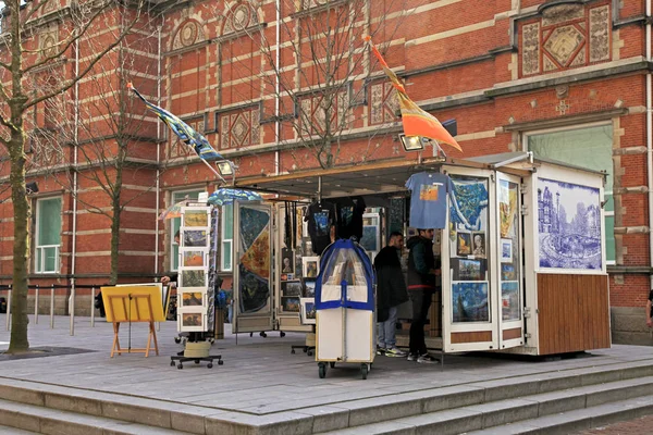 Souvenirwinkel museum district, Amsterdam, Nederland. — Stockfoto