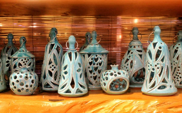 Souvenir tradizionali in ceramica dipinta blu fatti a mano, Grecia — Foto Stock