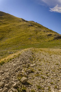 Panoramik manzaralı bir dağ manzarası