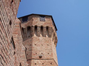 Orta Çağ'dan kalma Gradara kalesi-kalesinin manzarası (İtalya)