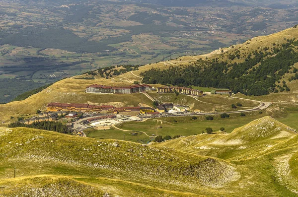 Campitello Matese - Yaz sezonunda kayak alanının panoramik görünümü