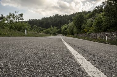 Arka planlı dağ yolu