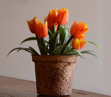 İç dekorasyon için sahte çiçek vazo