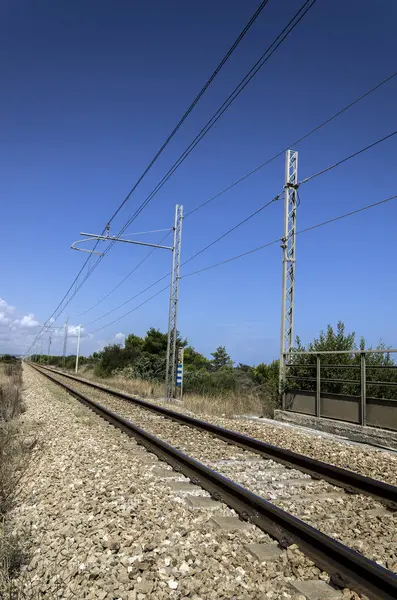 Perspektif görünümünde boş demiryolu 