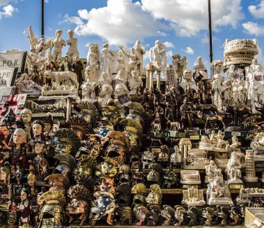 Roma sokaklarında sokak satıcısı