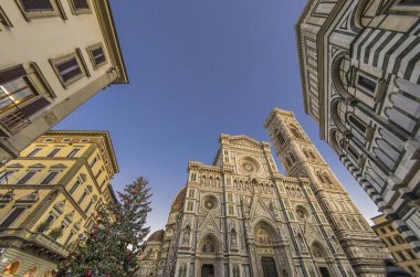 Floransa - Noel boyunca Duomo katedralinin ön cephesi