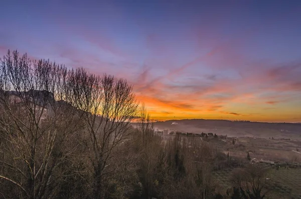 Prachtige Veelkleurige Zonsondergang Boven Landschap — Stockfoto