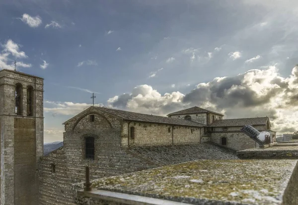 蒙特普尔西亚诺圣玛莉亚阿斯松塔主教座堂景观 — 图库照片