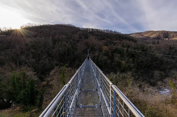 Suspension Bridge Walkway Seen Foreground — 스톡 사진