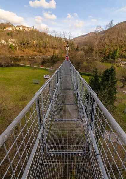 Suspension Bridge Walkway Seen Foreground — 스톡 사진