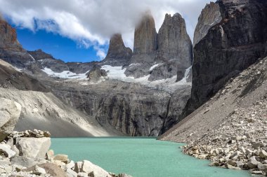 Bankası kulelerinin (temel Las Torres), Torres del Paine Milli Parkı, Şili Patagonya