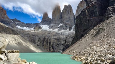 Bankası kulelerinin (temel Las Torres), Torres del Paine Milli Parkı, Şili Patagonya