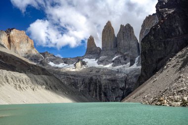 Bankası kulelerinin (temel Las Torres), Torres del Paine Milli Parkı, Şili Patagonya