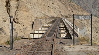 Daha çok leş Puente Ferrocarril Merkez Doğum en uzun Köprüsü tren Lima ve kurulumu, Peru Andes arasındaki çizgi