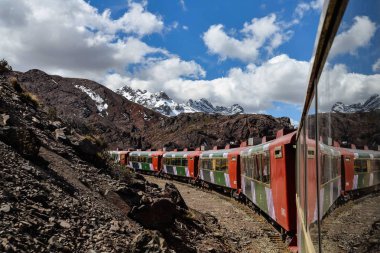 Ferrocaril Merkez Andino tren, dünyanın ikinci en yüksek demiryolu, haçlar Andes yolda Lima dan kurulumu, Peru.