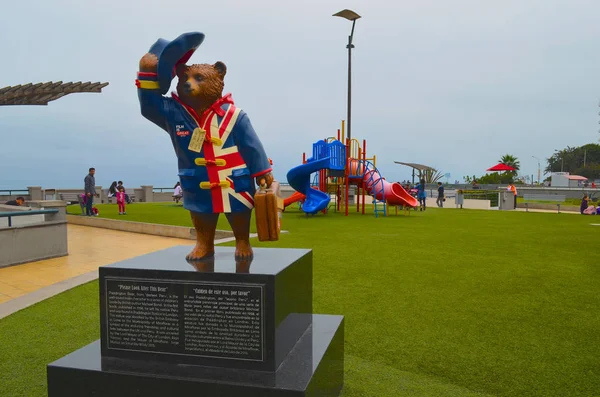 Άγαλμα Του Paddington Αρκούδα Στο Parque Σαλαζάρ Miraflores Lima Περού — Φωτογραφία Αρχείου