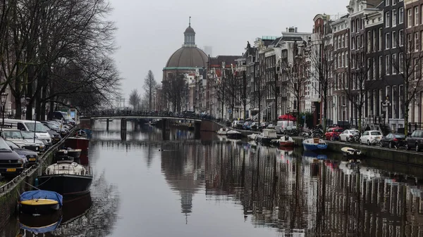 Dec 2017 View Singel Canal Copper Dome Ronde Lutherse Kerk — стоковое фото