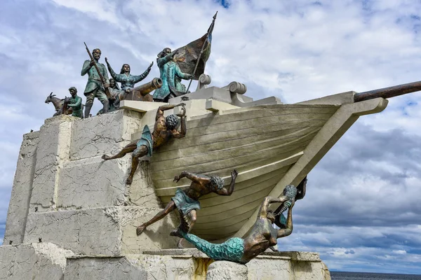 2018 ゴレタ アンクド スクーナー船記念碑 プンタアレナス — ストック写真