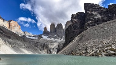 Bankası kulelerinin (temel Las Torres), Torres del Paine Milli Parkı, Şili Patagonya