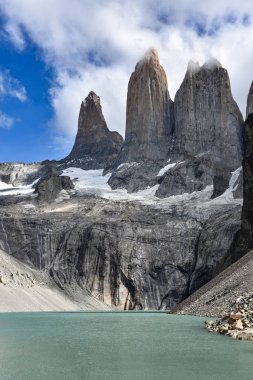 Bankası kulelerinin (temel Las Torres), Torres del Paine Milli Parkı, Şili Patagonya