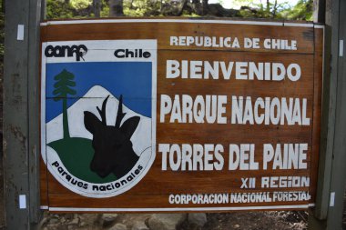22 Şubat 2018 - Torres del Paine Milli Parkı konuksever yürüyüşçüler imzala. Patagonia, Şili