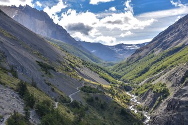 Valle Asencio boyunca görüşlerini Bankası Las Torres zammı, Torres Del Paine Milli Parkı, Patagonia, Şili