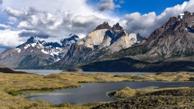 Panoramik Los Cuernos ve Lago Nordenskjold, Torres del Paine Milli Parkı, Patagonia, Şili