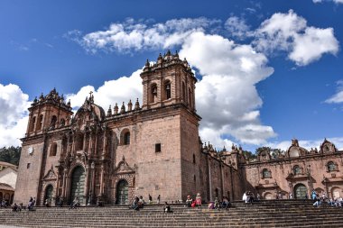 Cusco, Peru - 30 Mart 2018: Katedrali, Santo Domingo Plaza de Armas