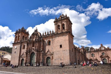 Cusco, Peru - 30 Mart 2018: Katedrali, Santo Domingo Plaza de Armas