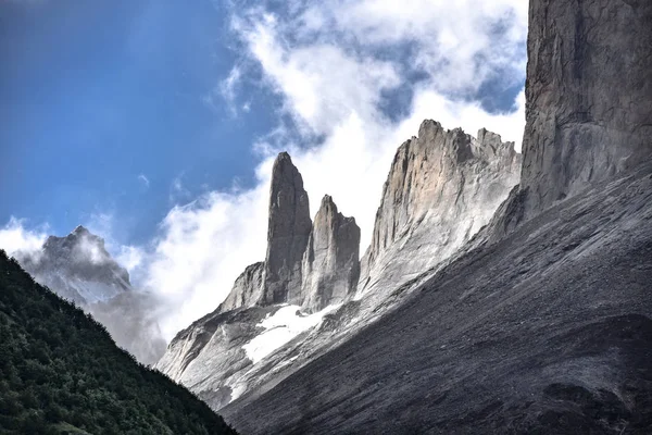 Picos Montaña Dramáticos Parque Nacional Torres Del Paine Patagonia Chile —  Fotos de Stock