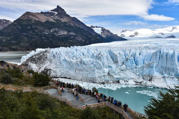 Turistler Manzaralarının Keyfini Perito Moreno Buzulu Patagonia Arjantin Için — Stok fotoğraf