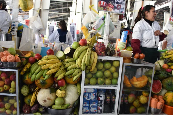 Cusco Peru Mars 2018 Fruktjuice Spiltor Mercado San Pedro Marknaden — Stockfoto