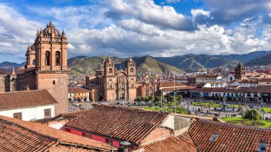 Panoramik Plaza de Armas, katedral ve Compania de İsa Kilisesi: Cusco, Peru