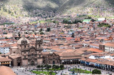 Panoramik Plaza de Armas, katedral ve Compania de İsa Kilisesi: Cusco, Peru