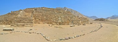 Caral, Unesco Dünya Mirası ve Amerika kıtasındaki en eski şehir. Süp Valley, 200 km Lima, Peru kuzeyinde yer alan