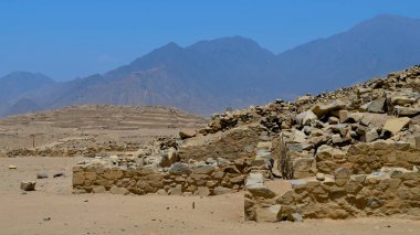 Caral, Unesco Dünya Mirası ve Amerika kıtasındaki en eski şehir. Süp Valley, 200 km Lima, Peru kuzeyinde yer alan