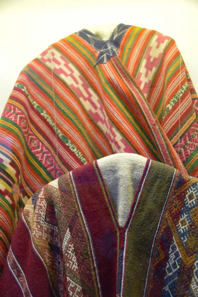 Cusco Peru Marca 2018 Native Andyjskiej Poncza Handwoven Odzieży Wystawie — Zdjęcie stockowe
