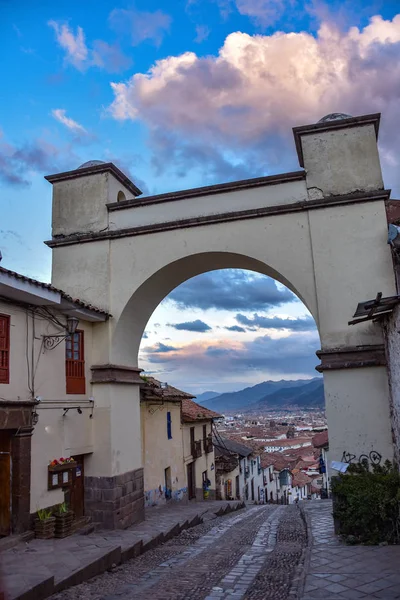 Cusco Perú Marzo 2018 Vista Panorámica Ciudad Través Del Arco — Foto de Stock