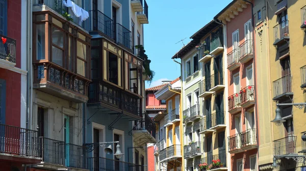 Kleurrijke Gebouwen Balkons Langs Straten Van Pamplona Spanje Baskenland — Stockfoto