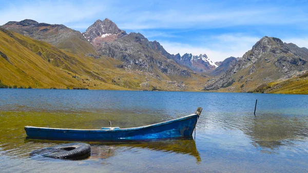 Une Journée Ensoleillée Sur Lac Querococha Dans Les Andes Près — Photo