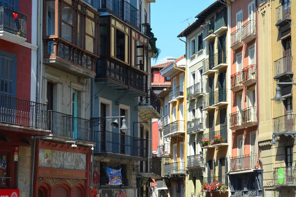 Kleurrijke Gebouwen Balkons Langs Straten Van Pamplona Spanje Baskenland — Stockfoto