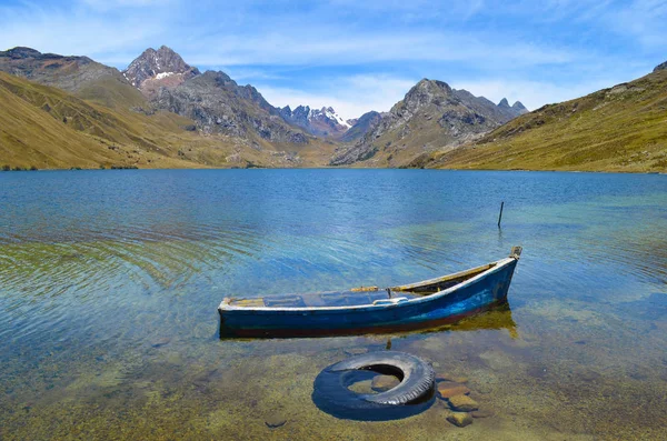 Une Journée Ensoleillée Sur Lac Querococha Dans Les Andes Près — Photo