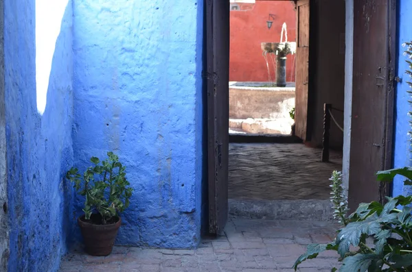 Natřené Zdi Dveře Klášteře Santa Catalina Arequipa Peru — Stock fotografie