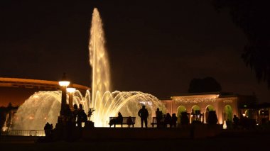 Işıklı su pınarlarına Circuito Magico de Agua, Lima Peru