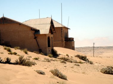 Terk edilmiş binalarda Elmas madenciliği kasaba, Kolmanskop, Namibya