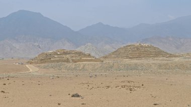 Caral veya Caral-Chupacigarro, Süp Valley, çevre süp, Barranca il, Peru, bazı 200 kilometre kuzeyinde Lima büyük bir anlaşma oldu. Amerika'nın en eski şehri ve Norte Chico medeniyetin iyi çalışılmış bir site caral.