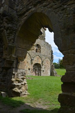 Easby Abbey, bir yıkık Premonstratensian abbey Nehri Swale Richmond, North Yorkshire eteklerinde kıyısında