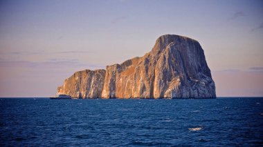 Kicker Rock (Leon Dormido), San Cristobal Galapagos Adaları, Ekvador'kapalı bir sriking volkanik kaya oluşumu