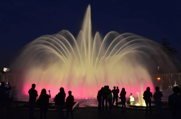 Işıklı su pınarlarına Circuito Magico de Agua, Lima Peru