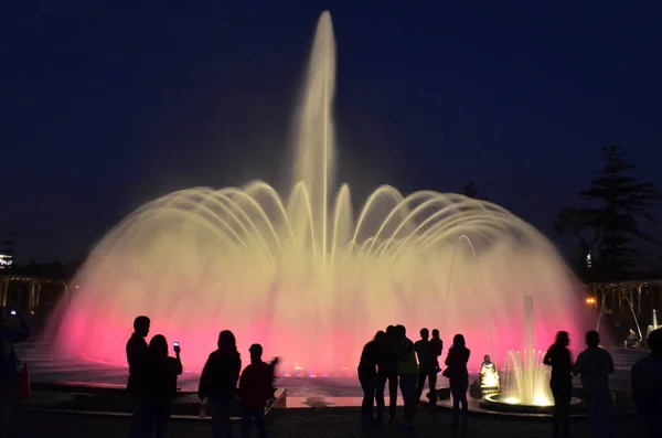 Işıklı su pınarlarına Circuito Magico de Agua, Lima Peru